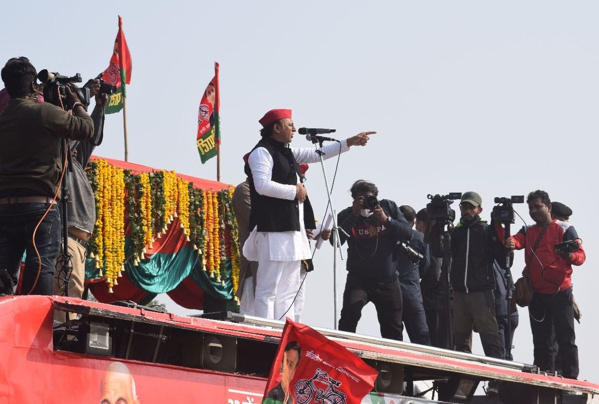 UP election 2022: samajwadi party object to CM Yogi language, demanded ban on campaigning and contesting the Chief Minister