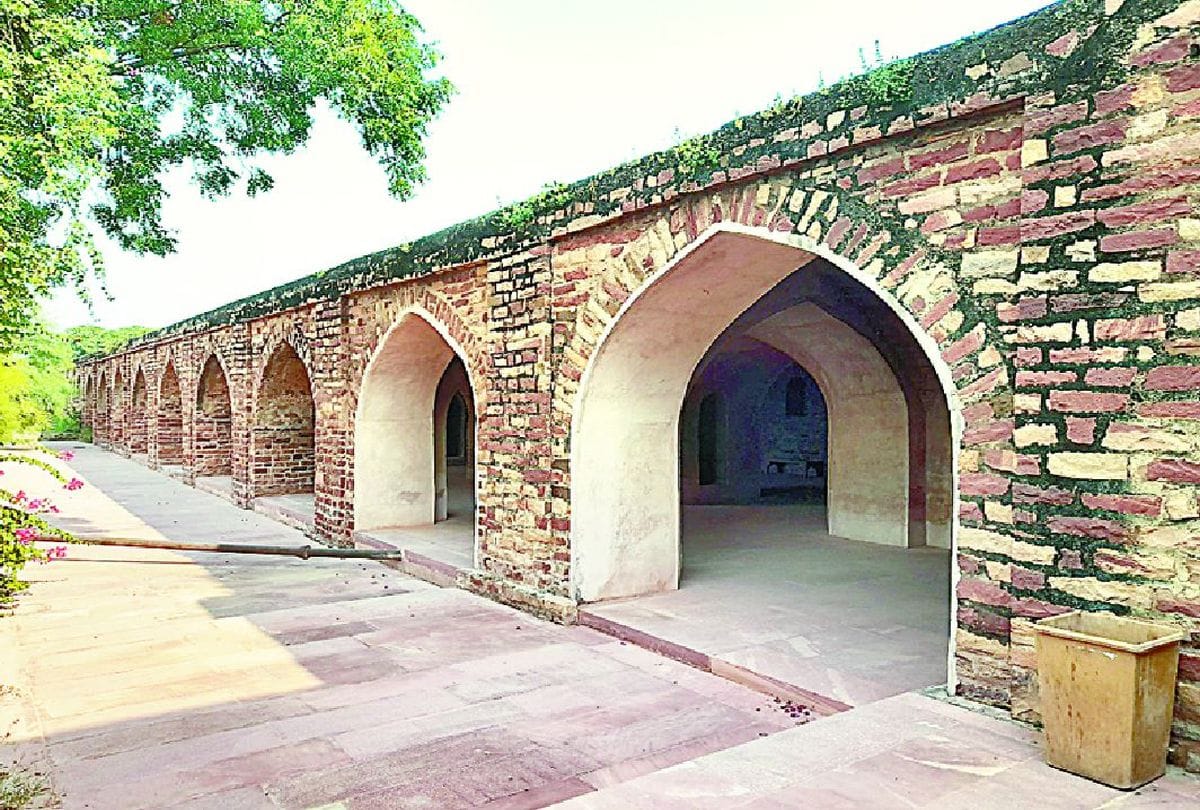 protection work of preserving the mint of the Mughals started in Fatehpur Sikri