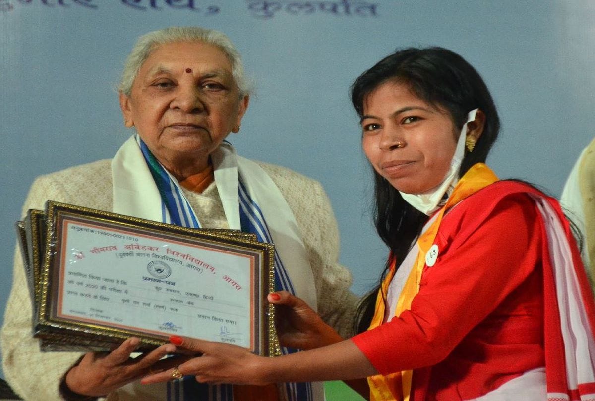 Dbrau convocation medals to students