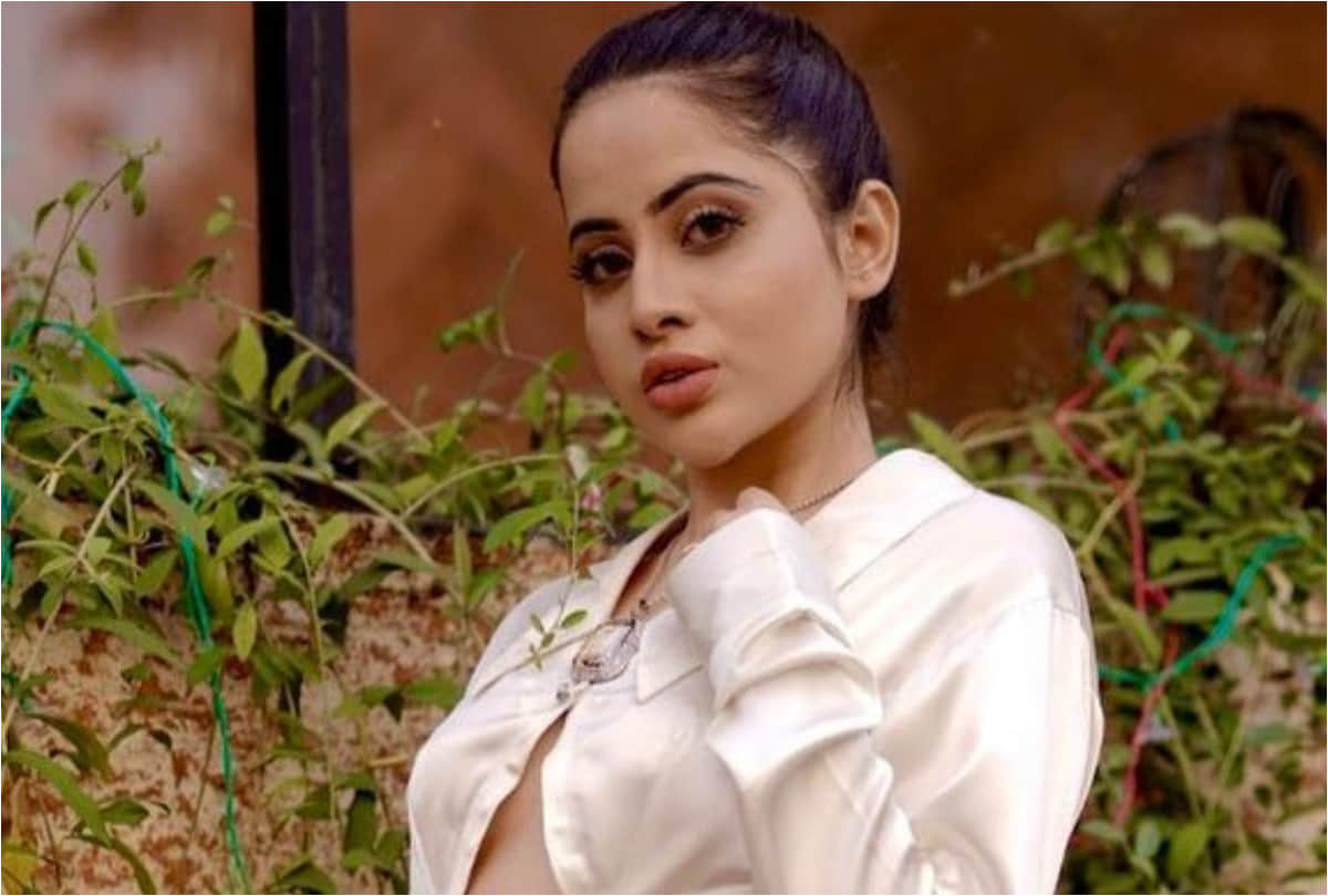 urfi javed stuns in black backless dress met oops moment in vedio