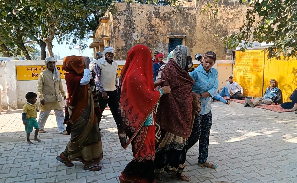 Hathras: Polling for the by-elections for the post of head in Chandaiya and Kokna Khurd