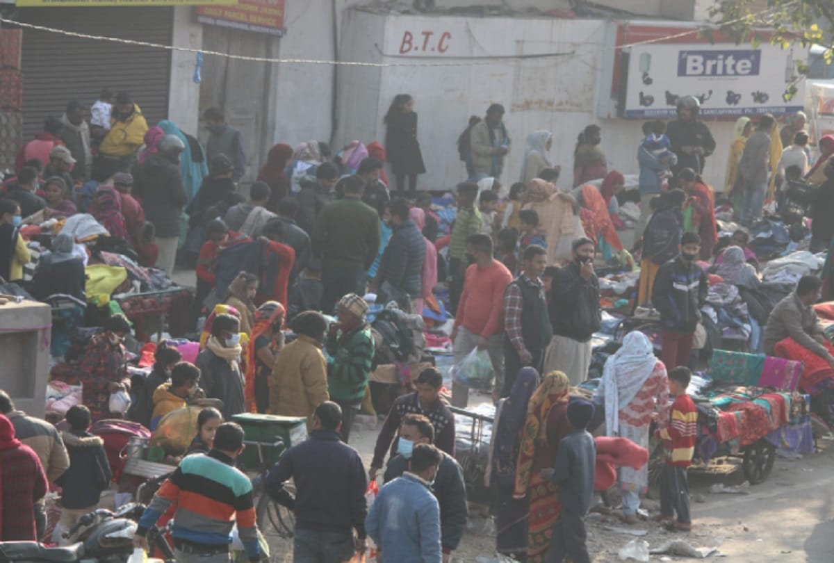 Jammu and Kashmir: Markets crowded after Omicron's knock, Corona rules are not being followed, see photos
