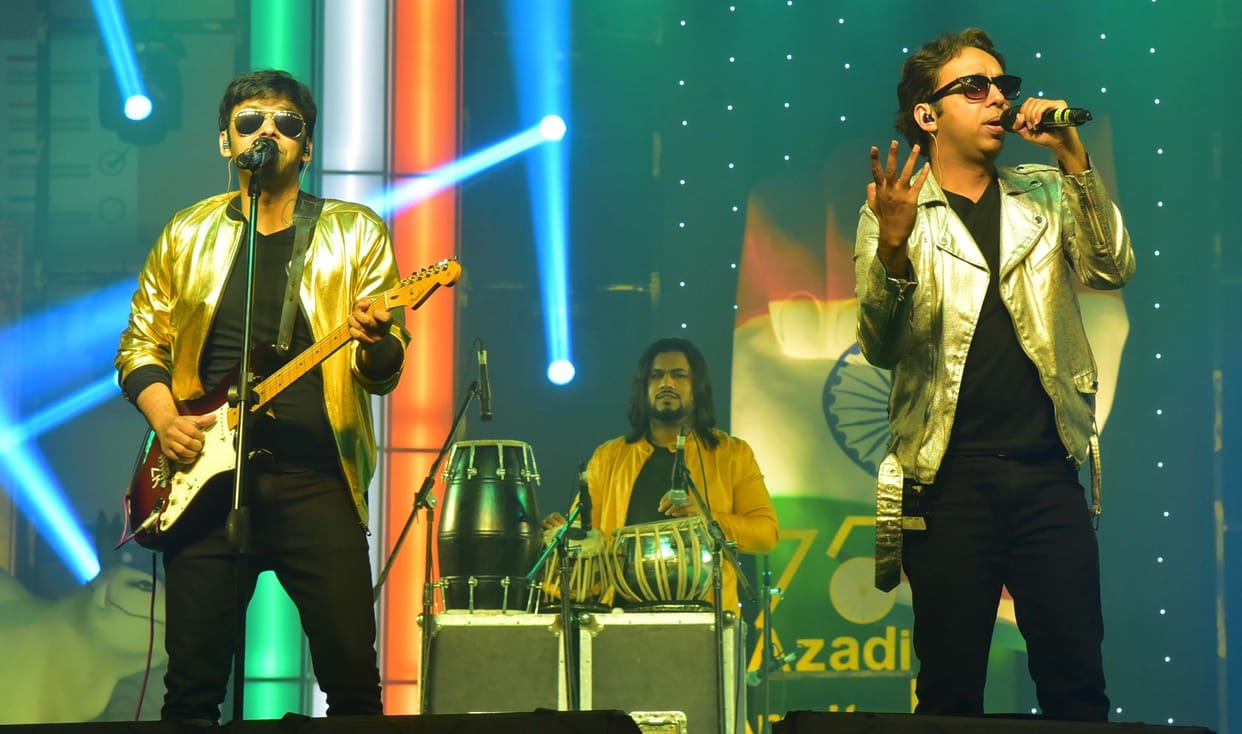 Aligarh: Audience dances to the tunes of Astitva Band