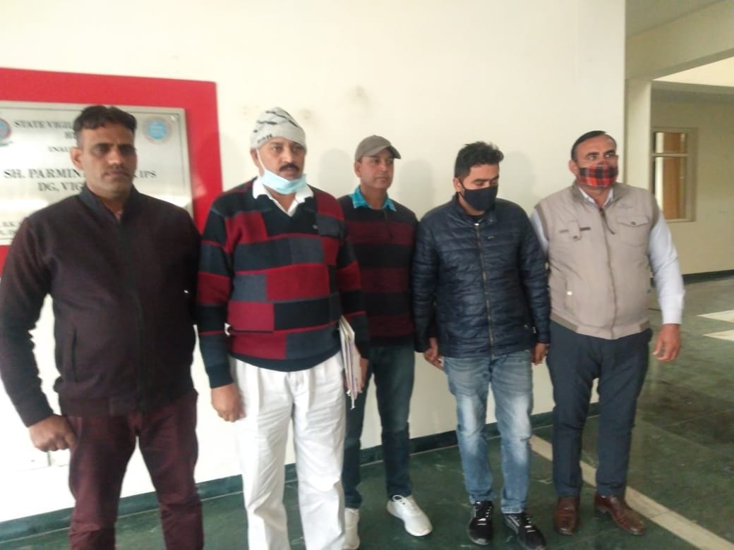 Tehsil office clerk arrested for taking bribe of three thousand