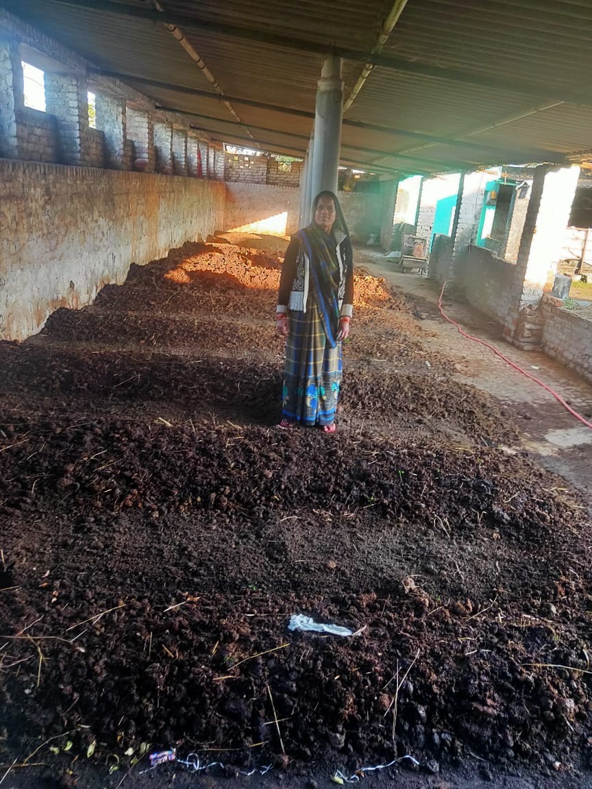 Woman farmer draws new line, selling earthworm fertilizer in outside districts