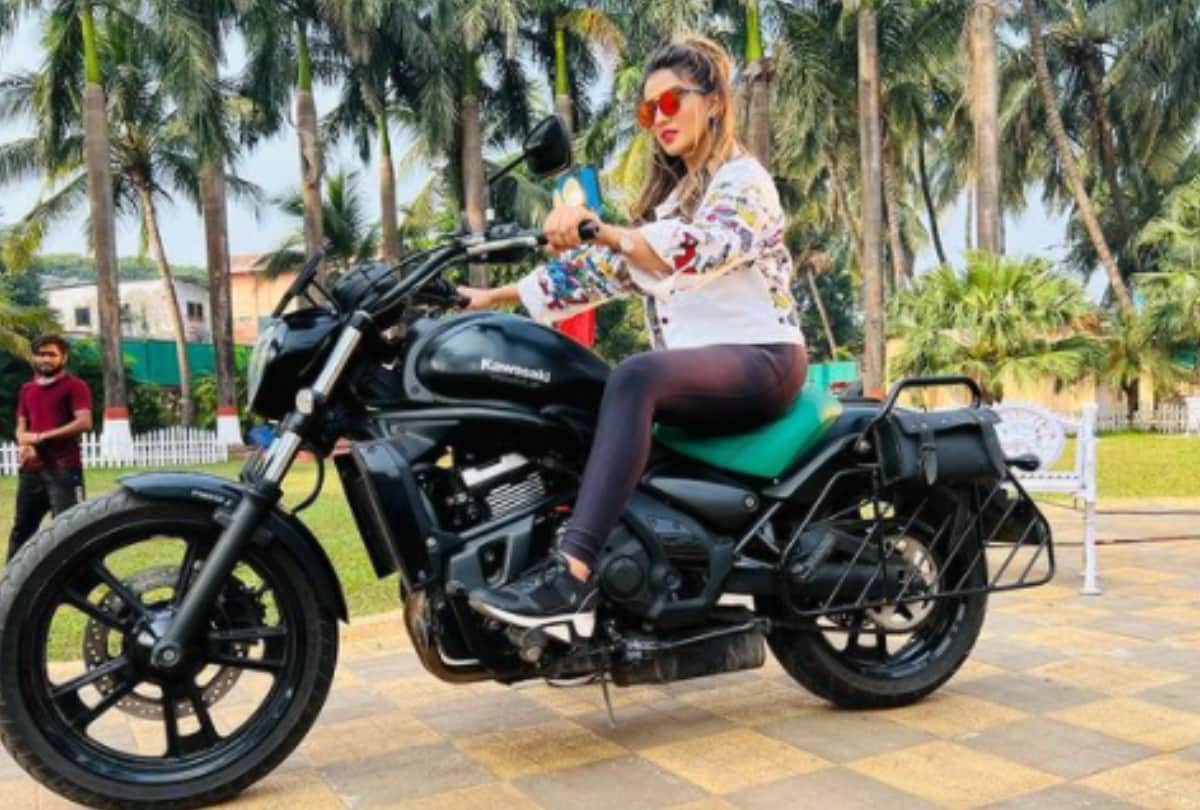 bhojpuri actress akshara singh flaunts her sporty look give poses with bike viral photos