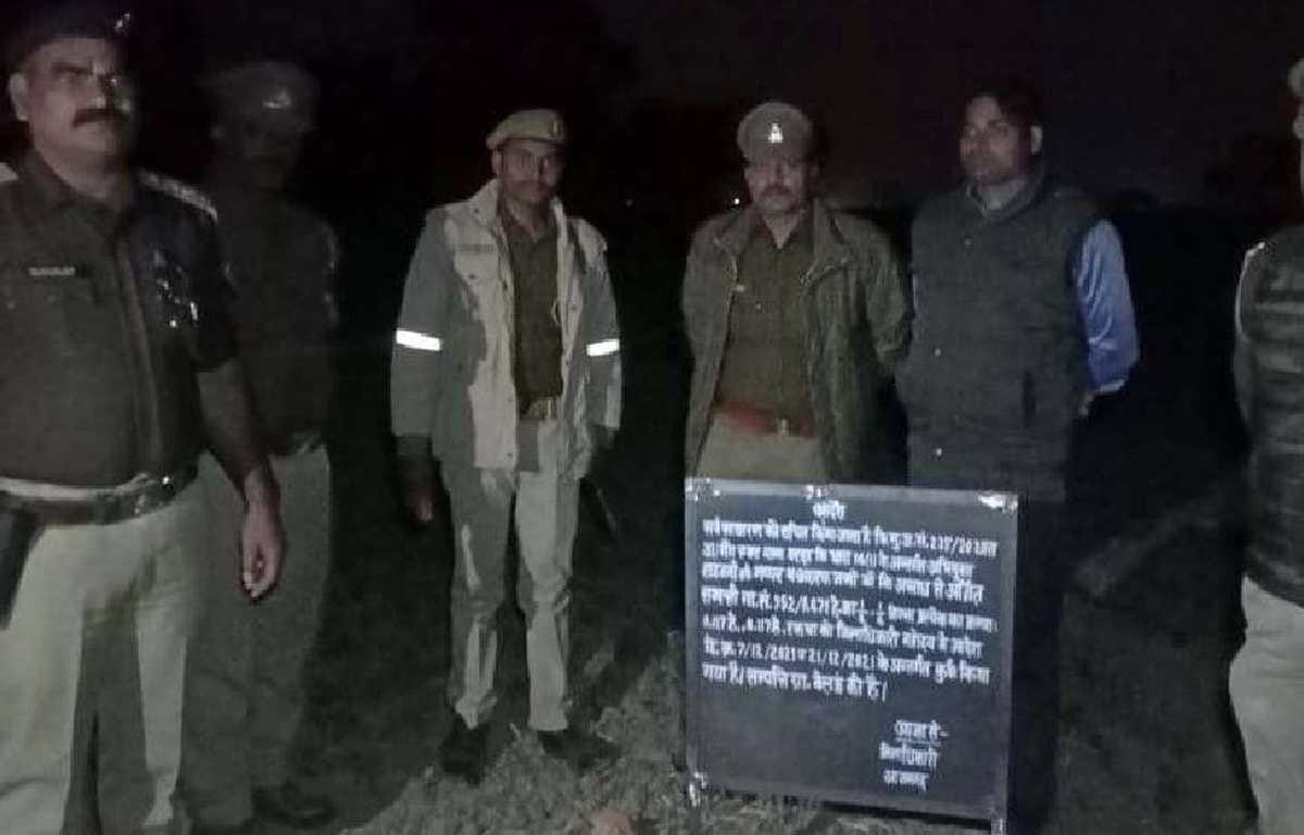 Police seized property worth 1.5 crores of Ashraf of Nayar gang in Azamgarh and Lucknow