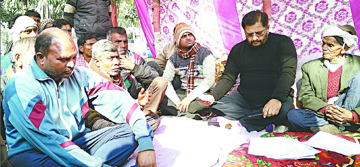 The officers celebrated but the farmers did not agree: Announcement to continue the movement till the land is freed from the possession of the land mafia