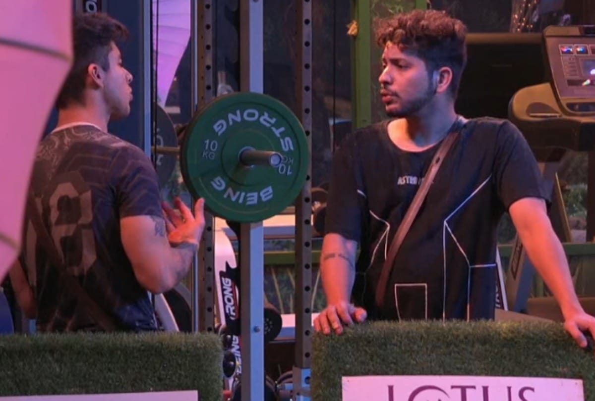 bigg boss 15 pratik sehajpal and nishant bhatt gets into ugly fight over devoleena bhattacharjee
