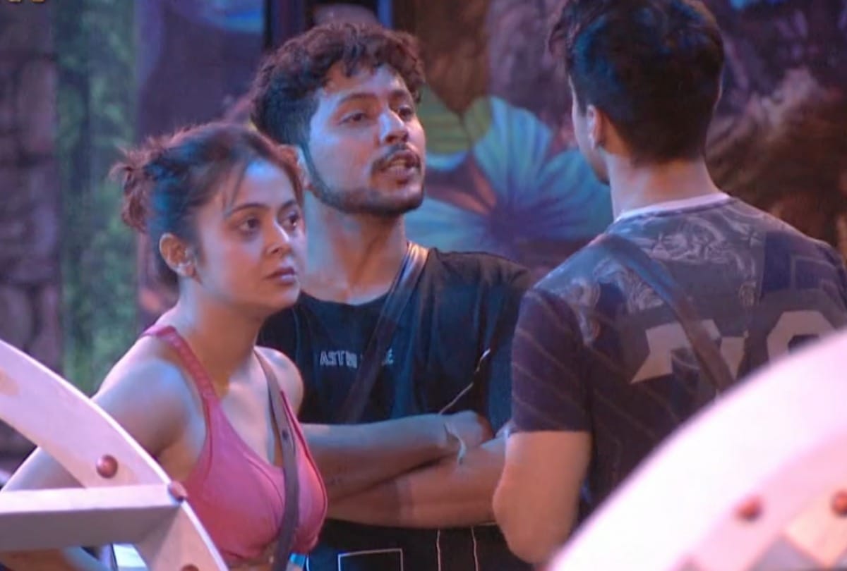 bigg boss 15 pratik sehajpal and nishant bhatt gets into ugly fight over devoleena bhattacharjee