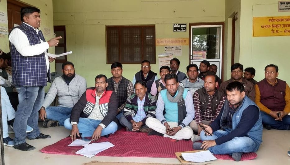 'Government is not paying attention to employment servants'