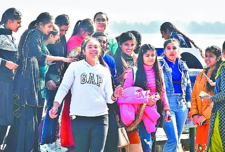 People are gathered in Chandigarh despite the threat of Omicron