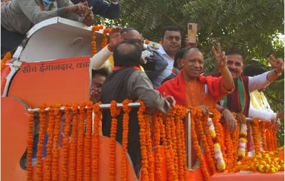 CM Yogi adityanath rally in sonbhadra attack on opposition Said those people are in jail who looted natural resources