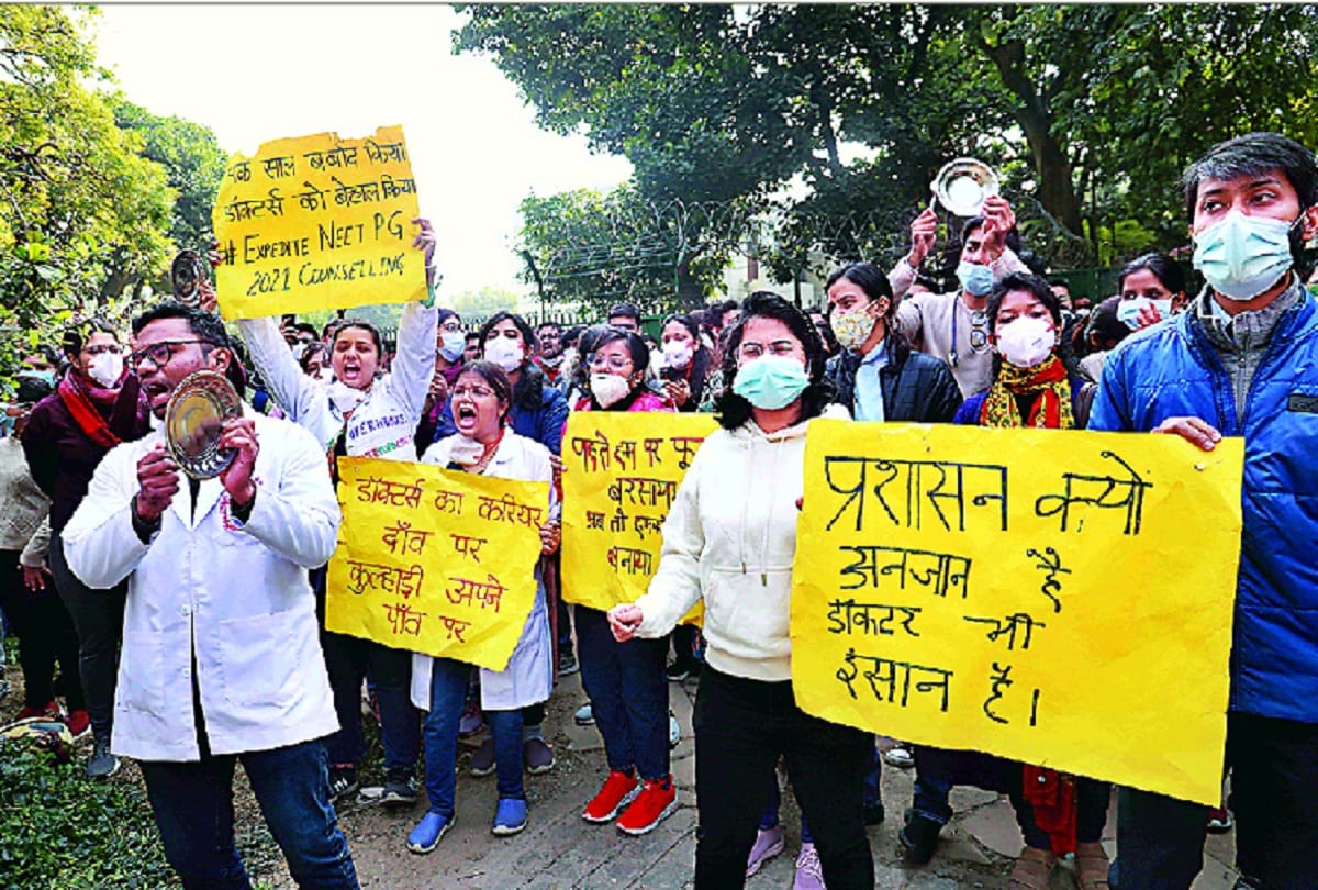 Delhi Doctors strike continues for the fifth day treatment is not available in hospitals see photos