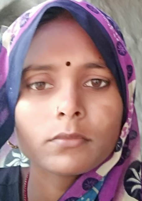 Feeding poison to a milk-mouthed girl, then killed herself by consuming poison