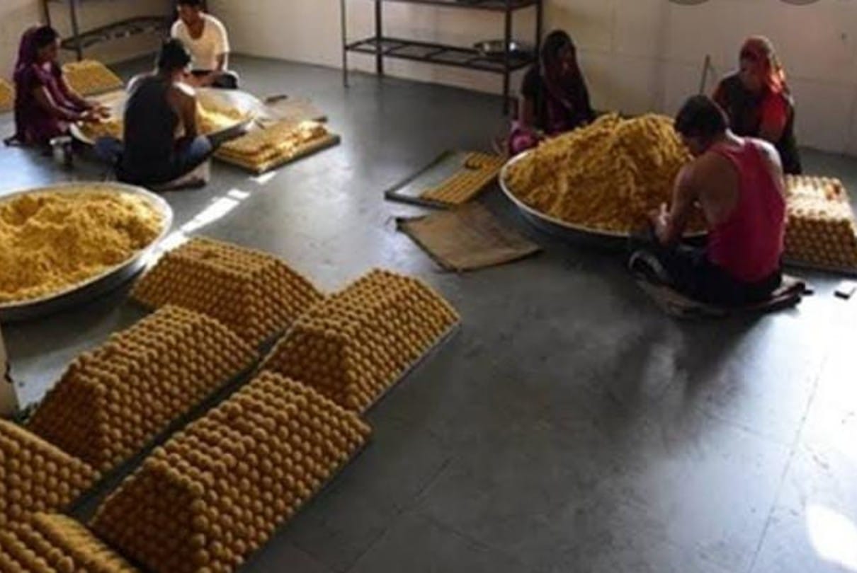 Ujjain: After three years, the price of laddu prasad of Mahakal increased, now you will have to pay 300 rupees for one kg.