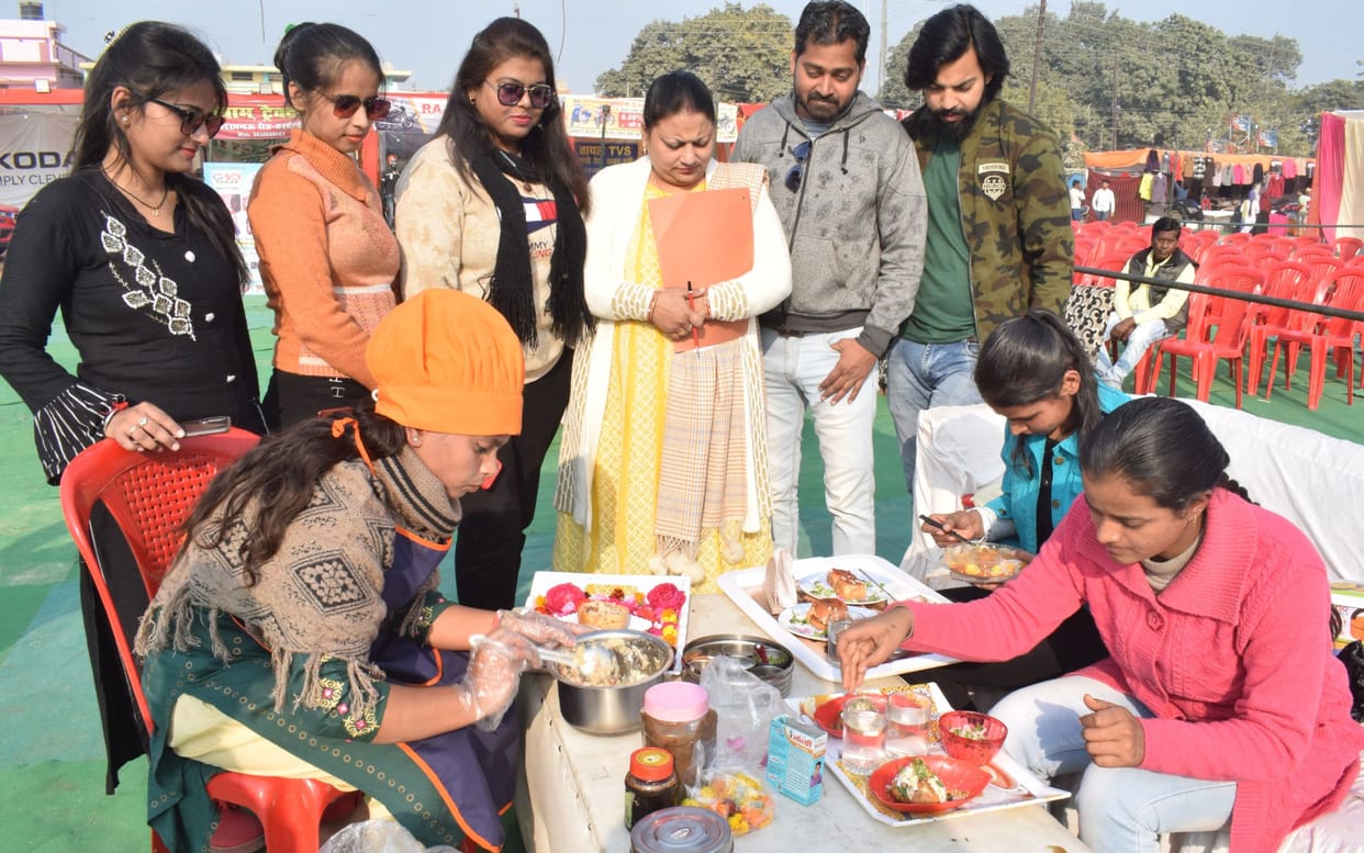 cutlet and pawbhaji making in hardoi mela