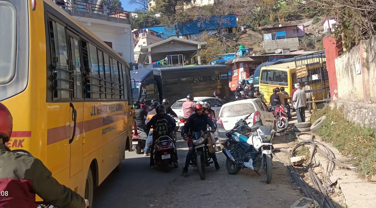 Traffic jam due to haphazardly parked vehicles, this problem has become common