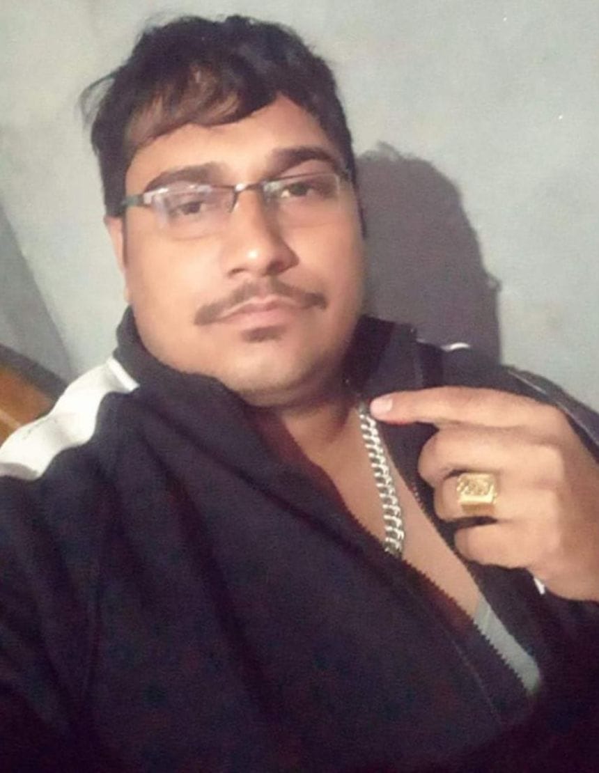 A young man who went to resign his friends was stabbed with a knife, died in the hospital