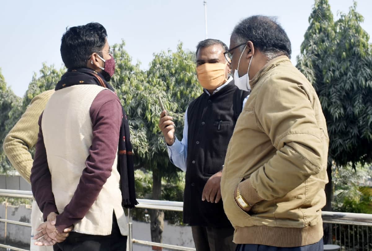Gorakhpur University protest Professor Kamlesh and students created ruckus in ddu