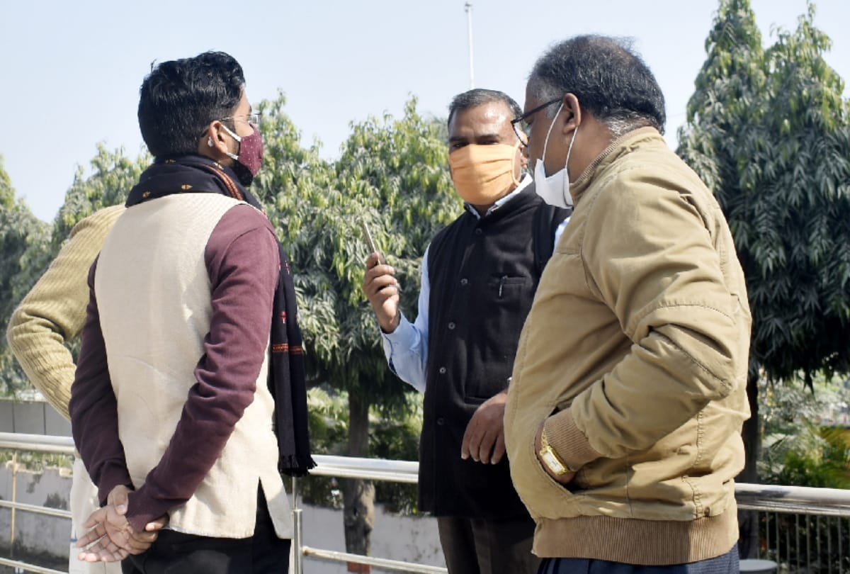 Gorakhpur University protest Professor Kamlesh and students created ruckus in ddu
