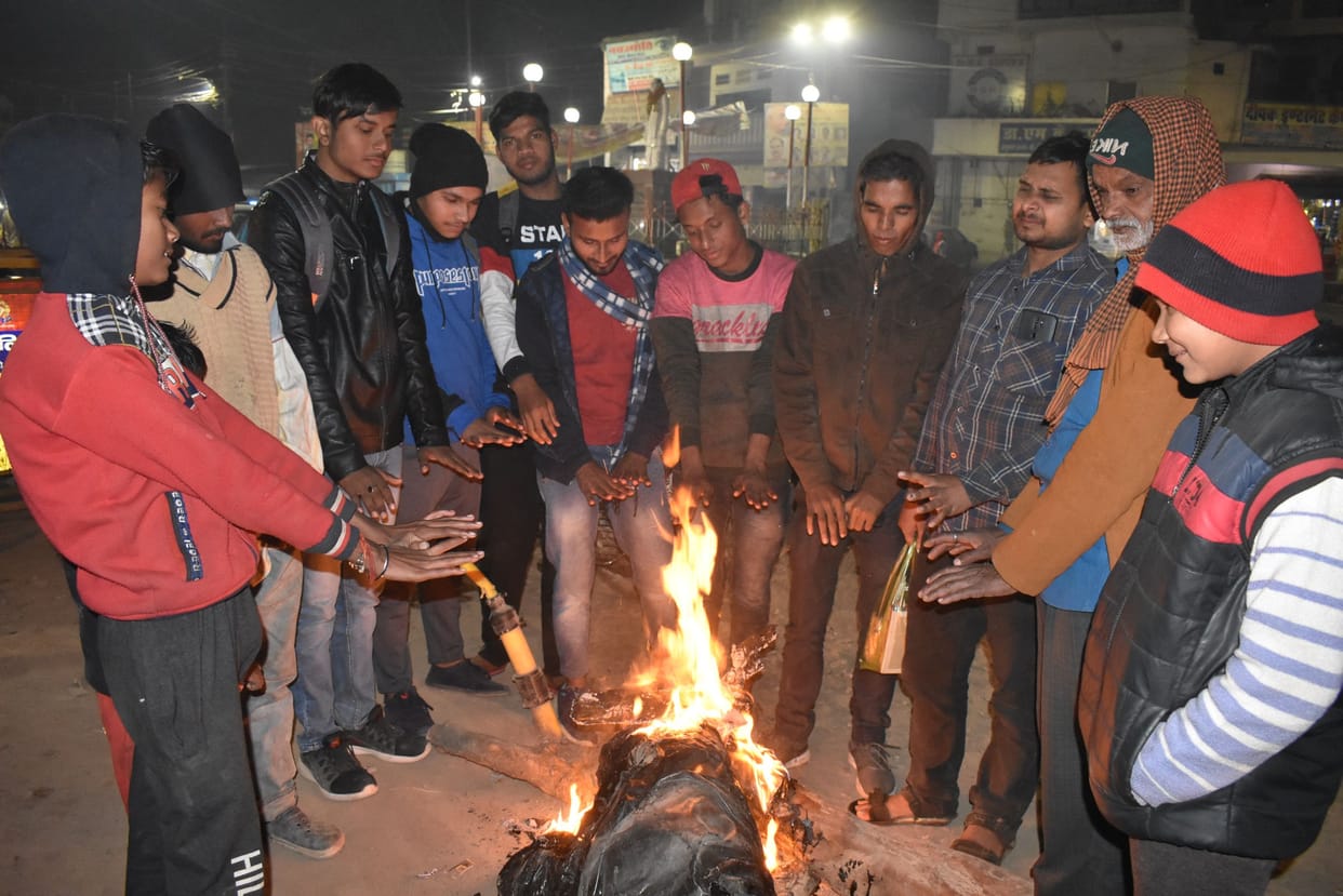 fathepur news,People shivering due to cold, death of young man