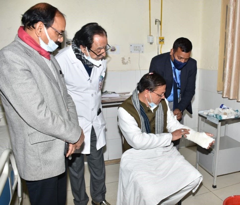 Fracture in the finger of Chief Minister Pushkar Singh Dhami, plastered
