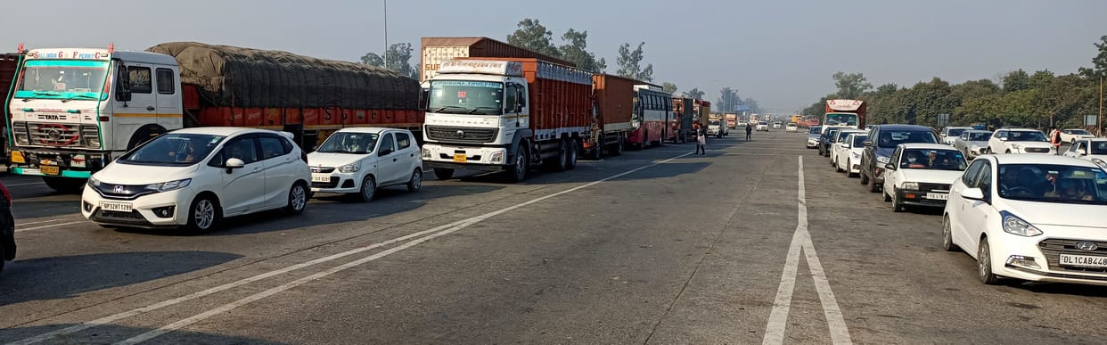 Fastag scanner slow, long jam at toll