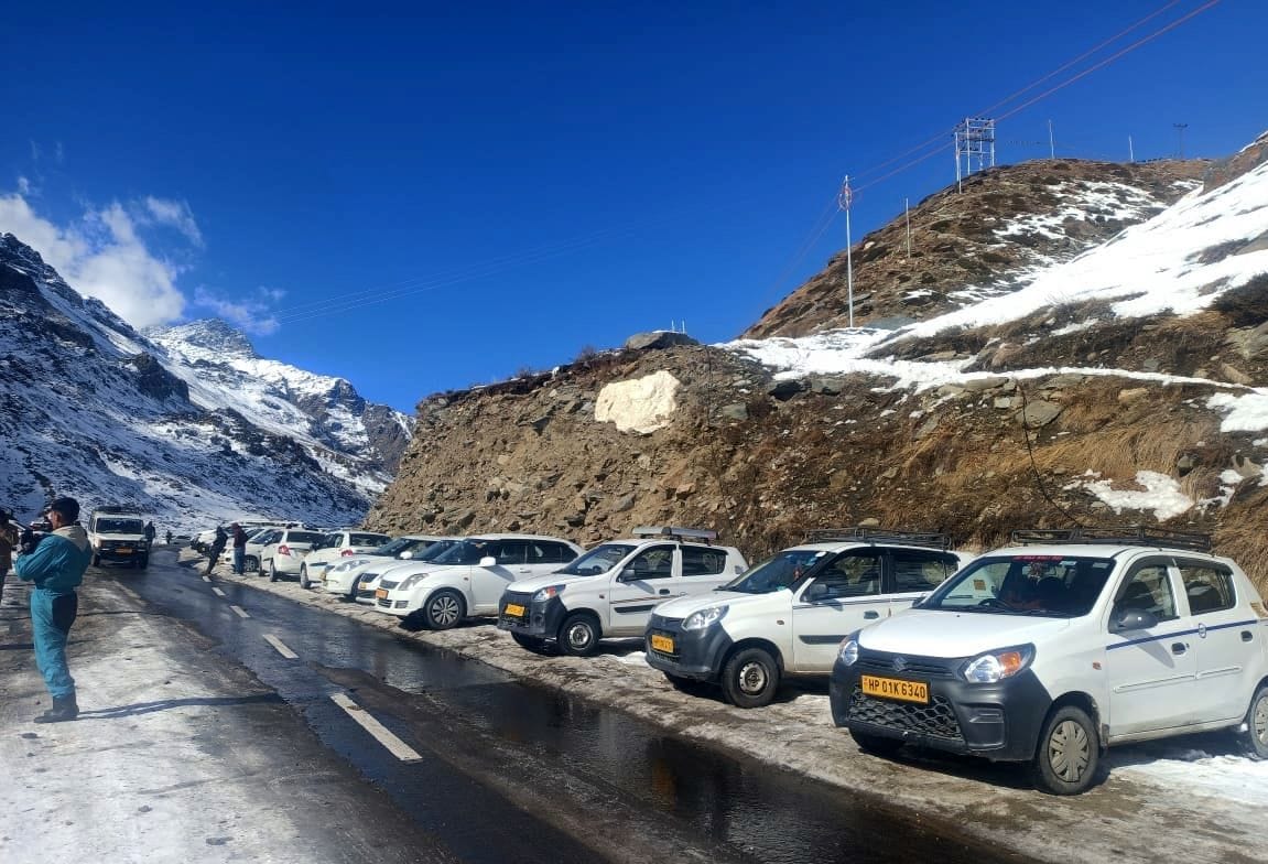 timing to inter in lahul valley for tourist vehicles