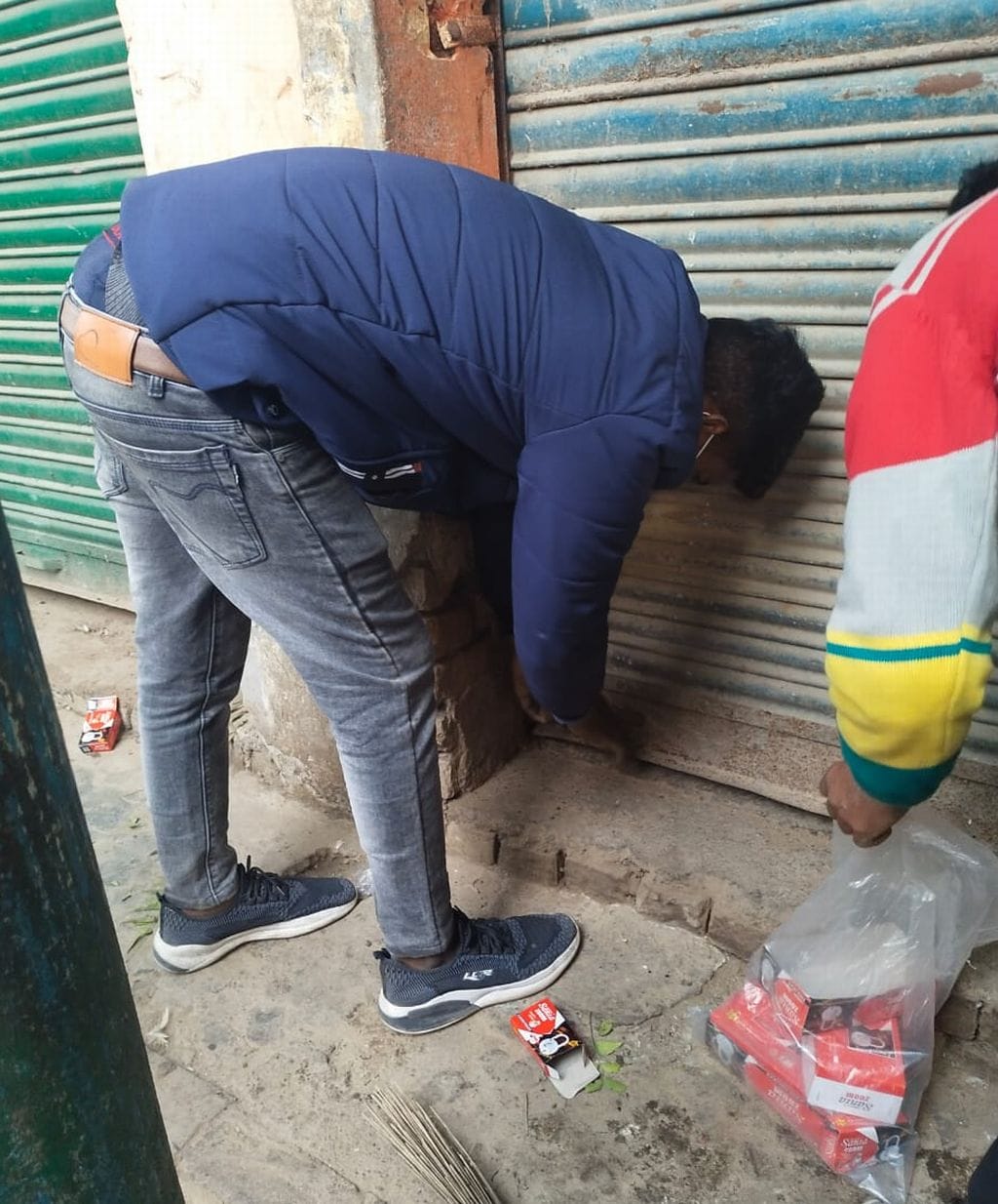13 shops of fish market sealed