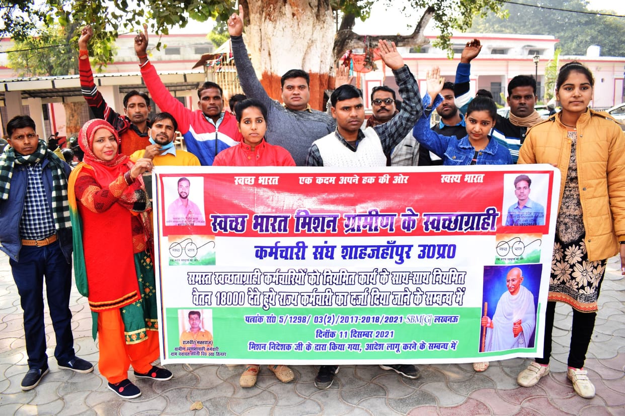 Pending honorarium and payment of dues,swachhagrahis demonstrated