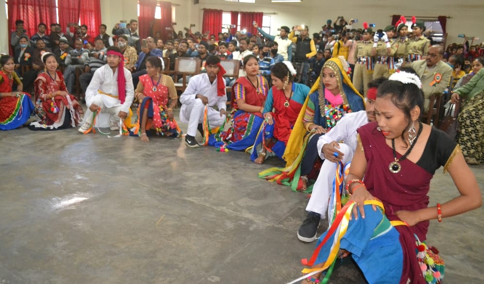 Handicrafts exhibition of Tharu tribe in Yuvrajdutt Mahavidyalaya