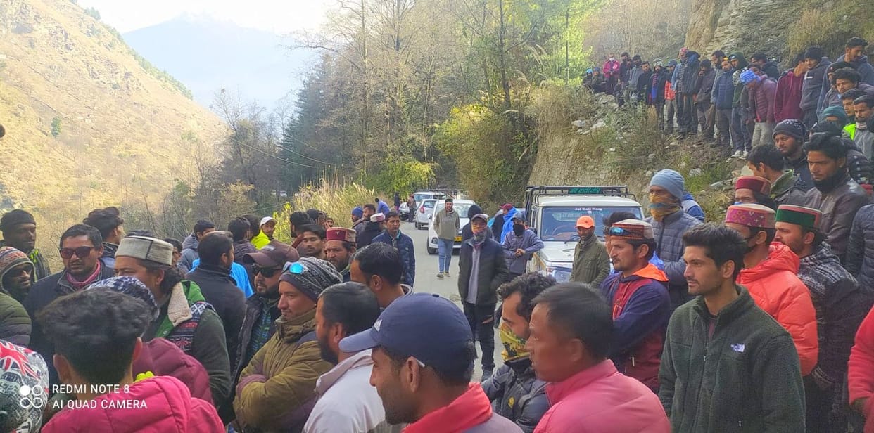 agitation against overspeed paraglider vehicles