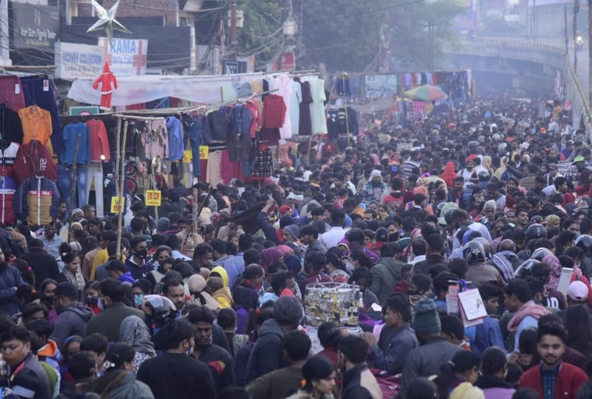 People are not using mask and social   distatcing on public places.