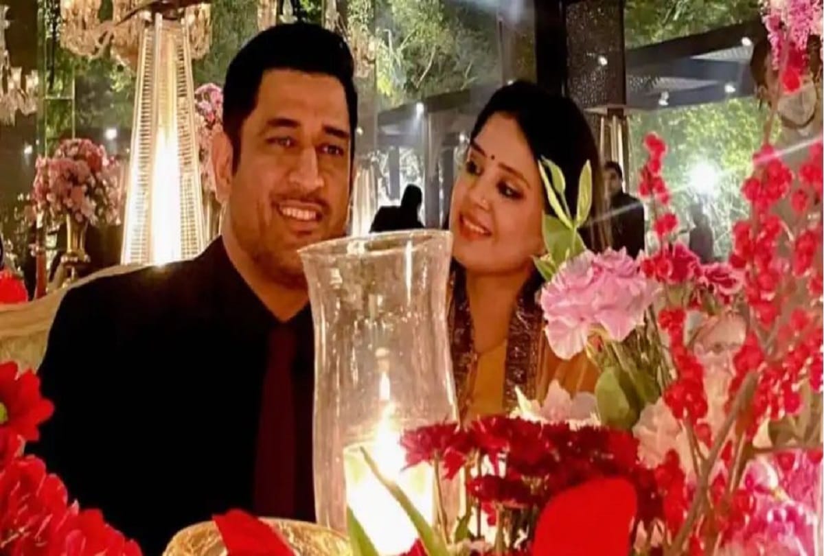 Sakshi shared family photo with husband Mahendra Singh Dhoni and Praful Patel daughter poorna patel
