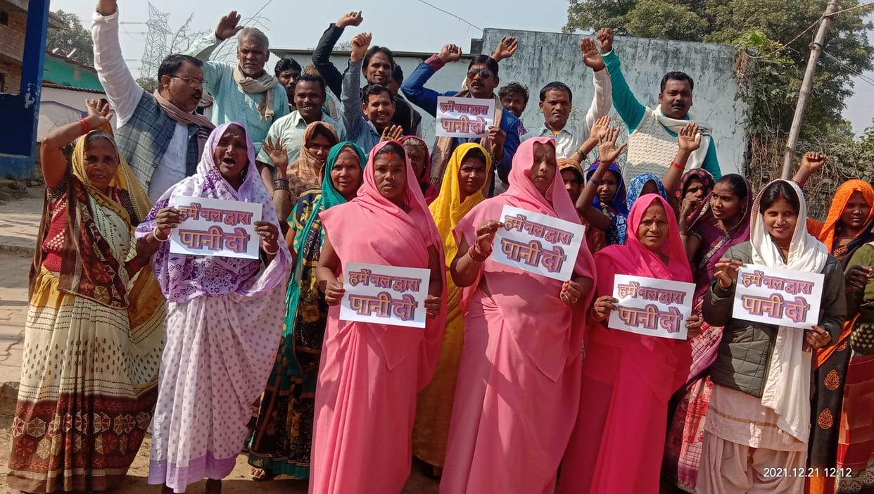 Villagers demonstrated for pure drinking water