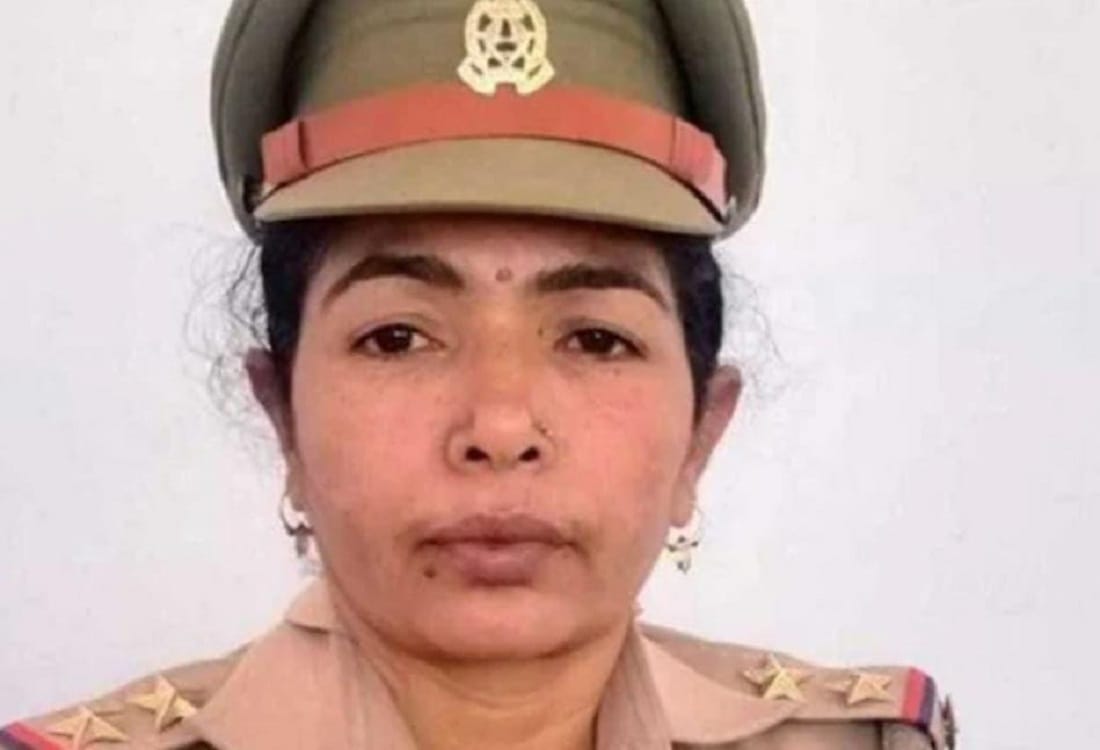 lady daroga dismissed in Varanasi she Was arrested red handed taking bribe of RS 20 thousand