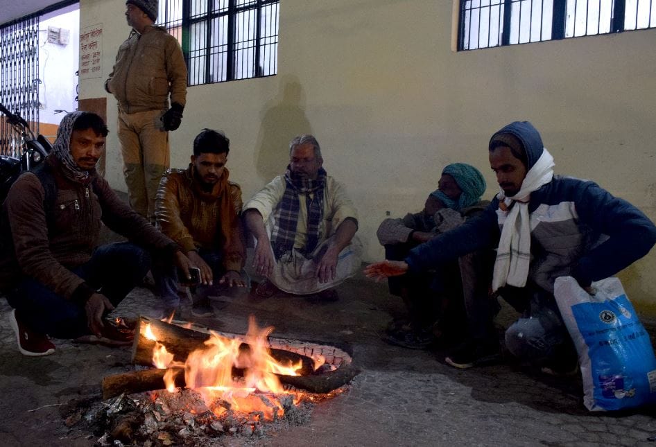 Varanasi Weather: People shivering due to increased chills moist winds temperature is 12 degrees below average weather will remain like this for four days