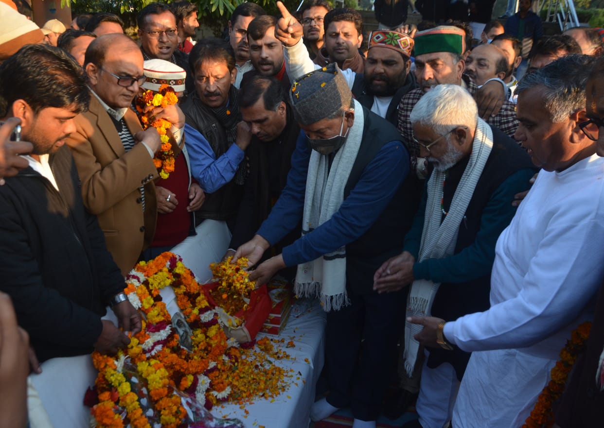Step by step, Congress songs should be sung: Harish Rawat