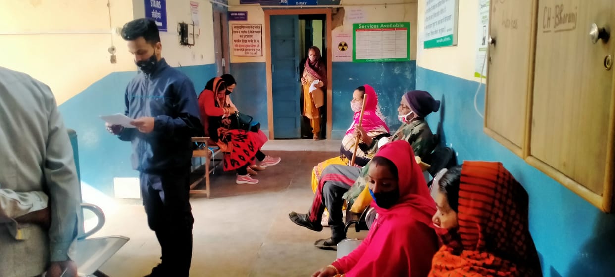 People sat hungry and thirsty for ultrasound, the doctor did not come