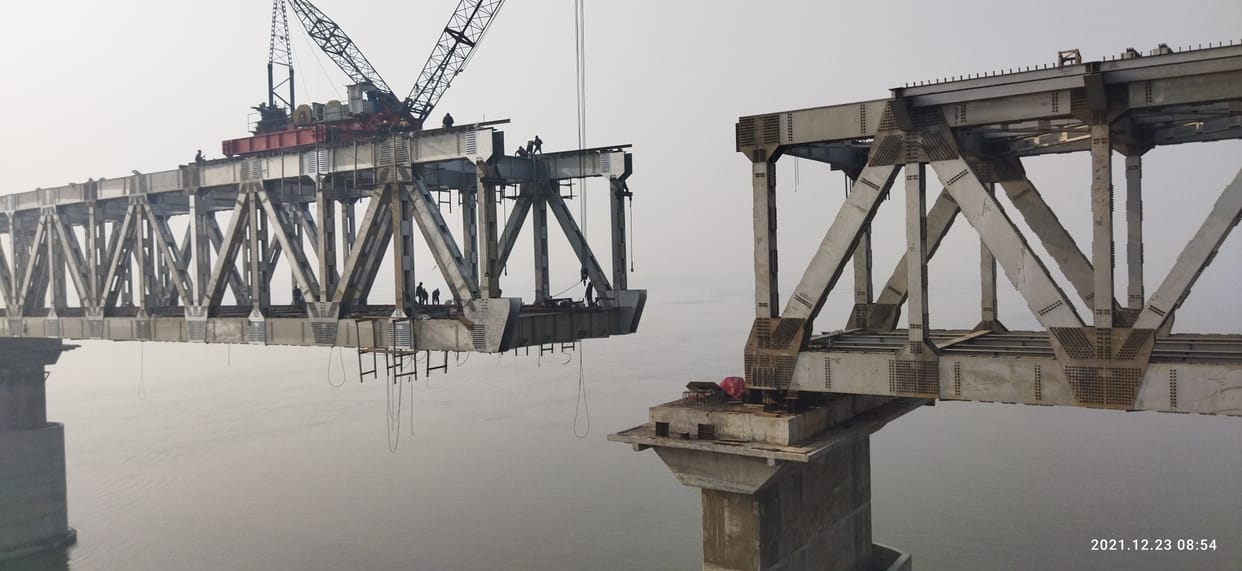 The last span of the rail-cum-road bridge climbed, celebrated happiness