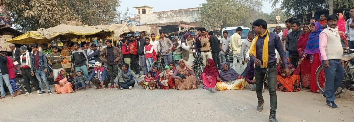 Jammed by keeping the body of the watchman's brother on the road