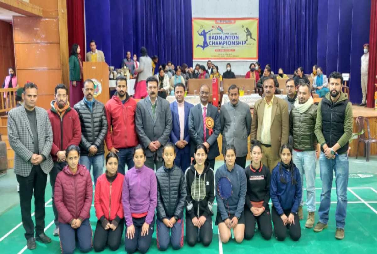 Inter College Women's Badminton Competition: Dharamshala College became the winner, Sundernagar got second place