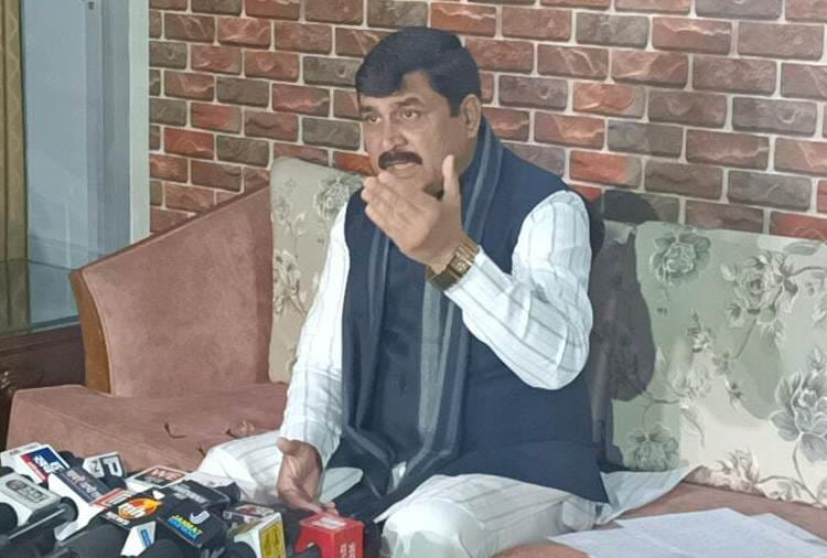 Balraj Kundu demands to end pension of MPs and MLAs