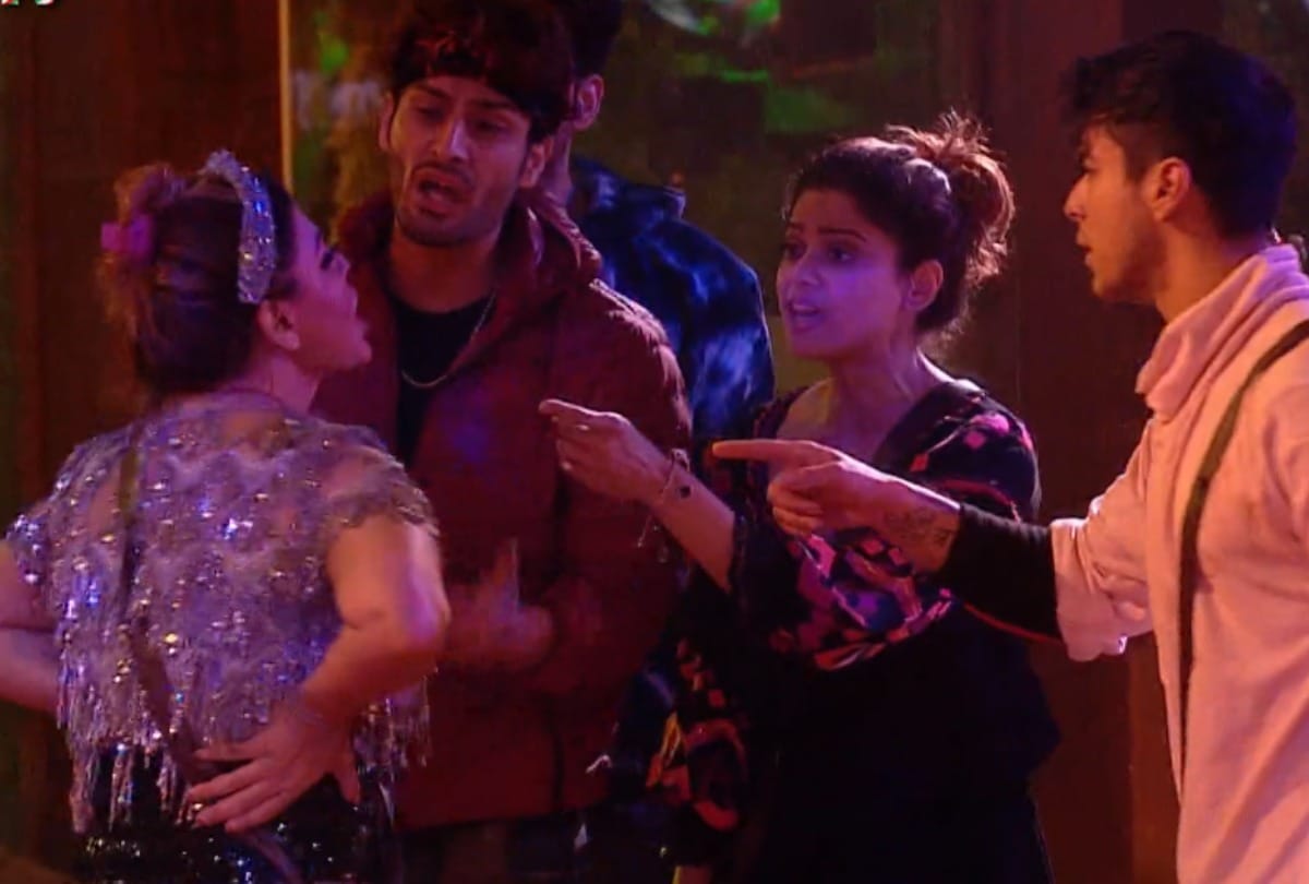 bigg boss 15 karan kundrra shamita shetty and other gets angry on rakhi for unfair sanchalan rashami desai throw her food plate