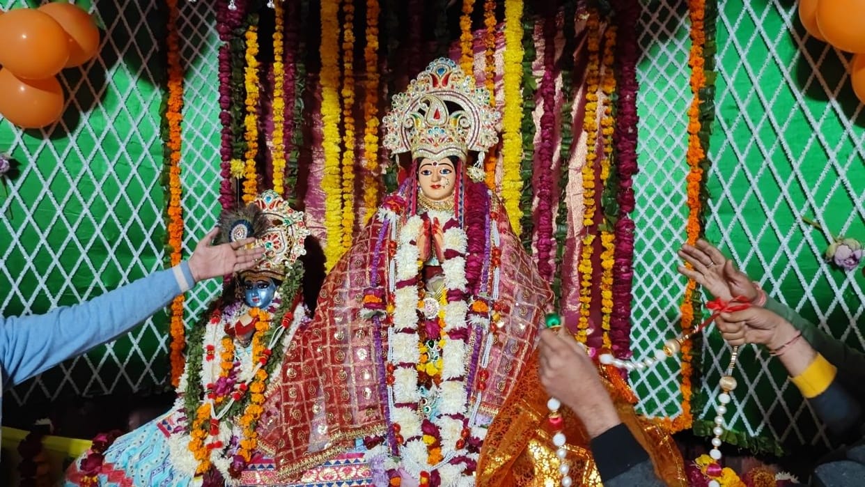 Mathura: Devotees gathered to see Mahalakshmi in Belvan