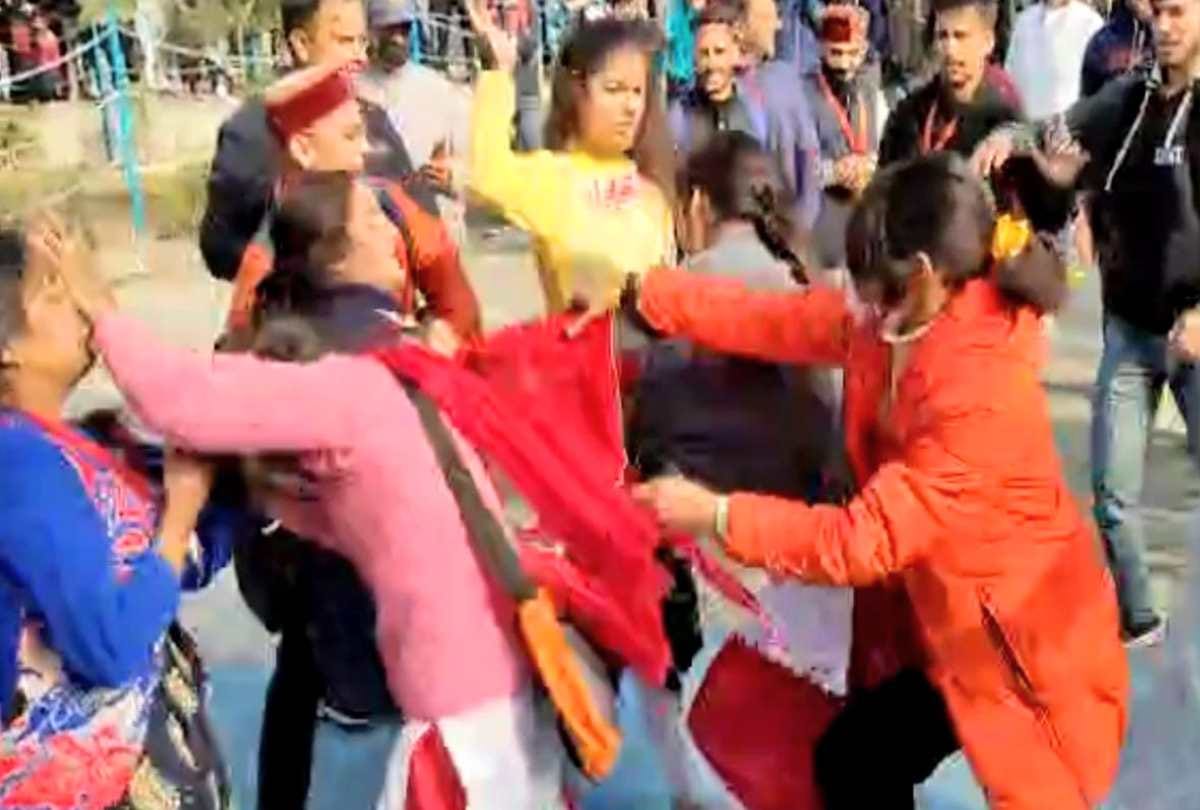 Girls students clash in Himachal's Chamba College, Fiercely Kicked And Punched each other