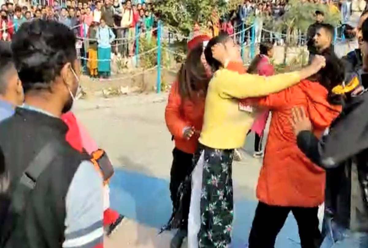 Girls students clash in Himachal's Chamba College, Fiercely Kicked And Punched each other