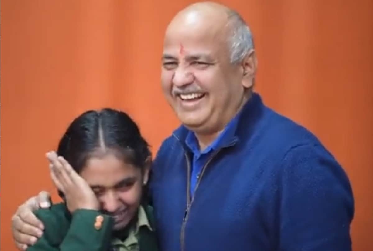 Delhi Deputy Chief Minister Manish Sisodia said about daughters how should I thank God