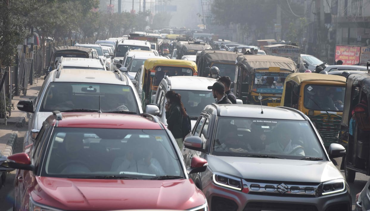 Jam: Vehicles crawled on the roads for 4 hours